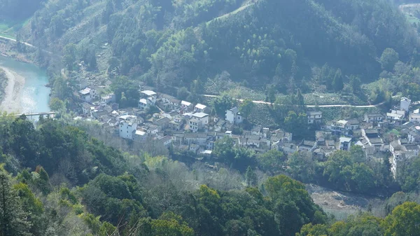 Bergen Vallei Uitzicht Met Rivier Loopt Door Hen Het Voorjaar — Stockfoto