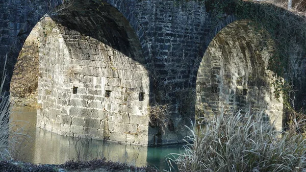 Uma Antiga Vista Tradicional Aldeia Chinesa Com Antiga Ponte Pedra — Fotografia de Stock