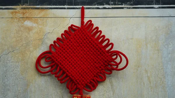 Červené Čínské Tkaniny Uzly Visí Během Festivalových Dnů Pro Dobré — Stock fotografie