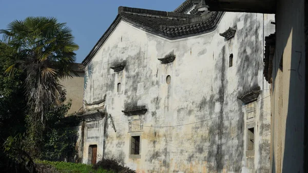 Чудове Традиційне Китайське Село Виглядає Класичною Архітектурою Вузька Смуга Фоном — стокове фото