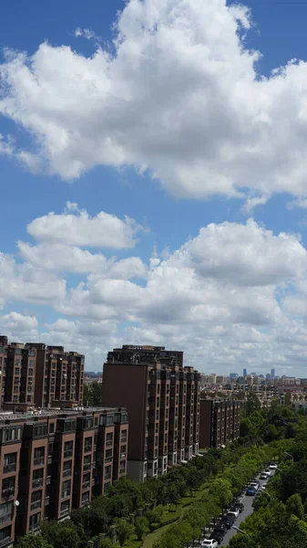 Όμορφη Θέα Στον Ουρανό Άσπρα Σύννεφα Και Μπλε Ουρανό Φόντο — Φωτογραφία Αρχείου