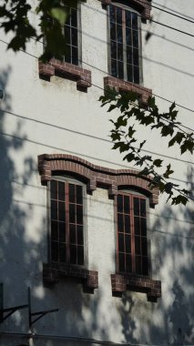 Eski binalar Şangay 'daki Çin şehrinin manzarasını gösteriyor.