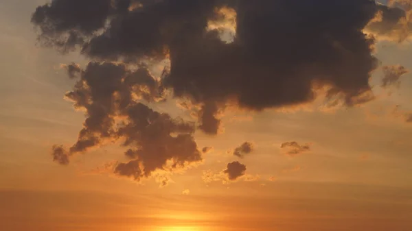 Piękny Widok Zachód Słońca Sylwetką Budynków Pomarańczowym Kolorem Nieba Jako — Zdjęcie stockowe