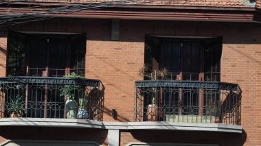 Eski binalar Şangay 'daki Çin şehrinin manzarasını gösteriyor.