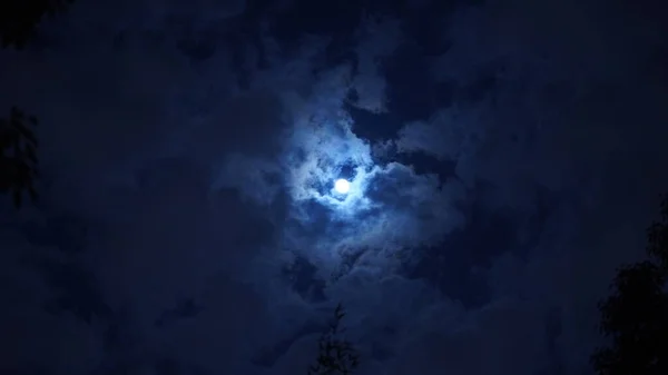 Luna Vista Notturna Con Luna Tonda Bianca Nel Cielo — Foto Stock