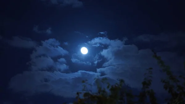 Visão Noturna Lua Com Lua Redonda Branca Céu — Fotografia de Stock