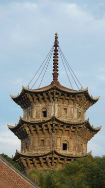 Çin 'deki Fuzhou' nun Quanzhou 'sunda bulunan eski tapınak kulesi manzarası.