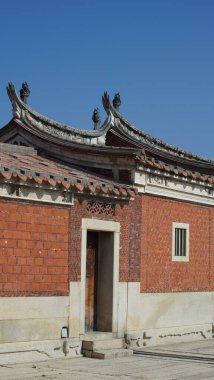 Eski balıkçı köyü manzarası Çin 'in güneyinde okyanus kıyısı boyunca geleneksel mimari ile