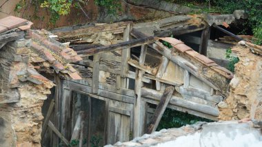 Eski balıkçı köyü manzarası Çin 'in güneyinde okyanus kıyısı boyunca geleneksel mimari ile