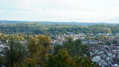 Amerika 'nın Pittsburgh kentindeki bir tepenin en güzel manzarası.