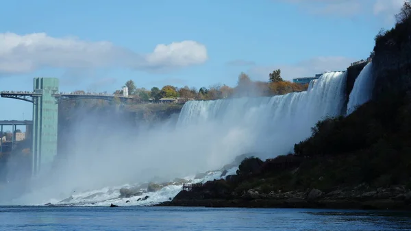 Sonbaharda güzel Niagara şelalesi manzarası