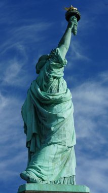 Özgürlük Heykeli New York 'ta yer almaktadır.