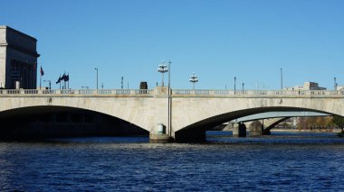 Schuylkill Nehri yakınlarındaki Philadelphia tren istasyonu manzarası.
