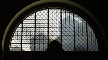 Washington DC tren istasyonu. Tavan camlı iç mekan.