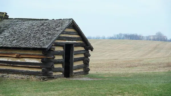Vadi Forge manzarası Amerika 'da çayırlarla ve ormanlarla dolu.