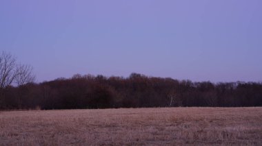 Güzel gün batımı manzarası. Arkaplan renkli bulutlar.