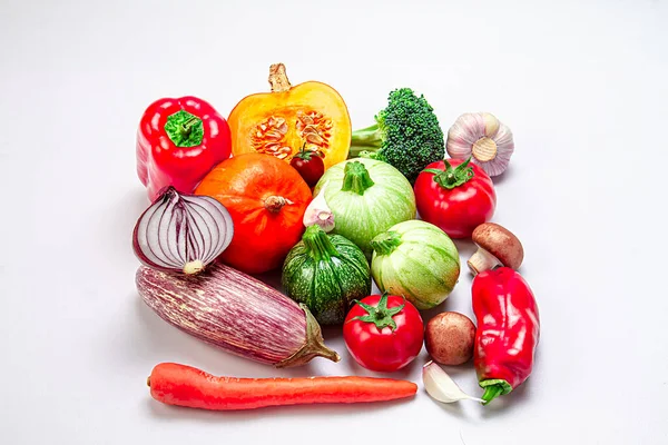 白を基調とした新鮮な有機野菜 写真のトップビュー バランスの取れた食事の概念 食べ物の写真 ストック画像