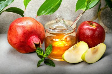 Rosh Hashanah. Nar, elma ve bal, Yahudi Yeni Yıl kutlamaları için geleneksel yemek, Rosh Hashanah.