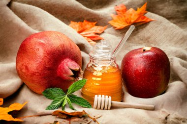 Rosh Hashanah. Nar, elma ve bal, Yahudi Yeni Yıl kutlamaları için geleneksel yemek, Rosh Hashanah.