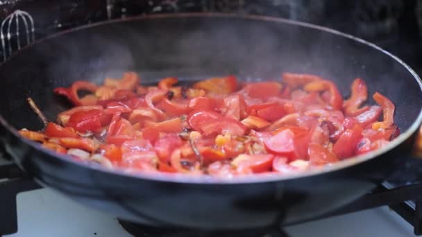 Zöldséget Sütök Serpenyőben Egészséges Friss Zöldségek Főzés Vegetáriánus Étel Válogatott — Stock videók