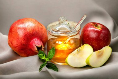 Rosh Hashanah. Nar, elma ve bal, Yahudi Yeni Yıl kutlamaları için geleneksel yemek, Rosh Hashanah.