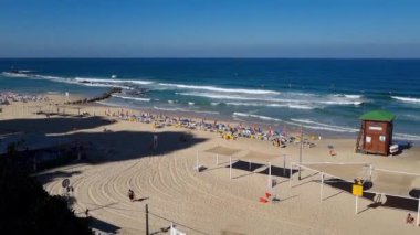 İsrail 'de Bat Yam' da plaj, Akdeniz 'de yaz aylarında turizm. Turizm.