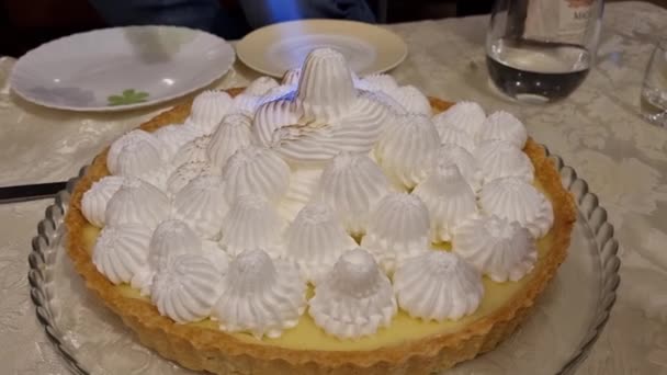 Kutlama Pastası Doğum Günü Pastası Pişiriyorum Hizmetten Önceki Son Dokunuş — Stok video