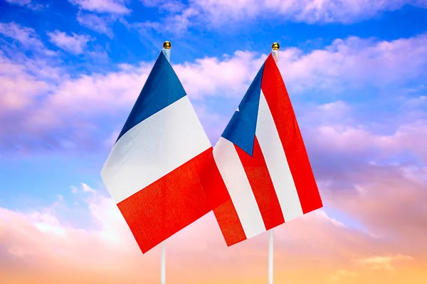 Nationalflaggen Von Frankreich Und Puerto Rico Gegen Den Himmel Bei — Stockfoto