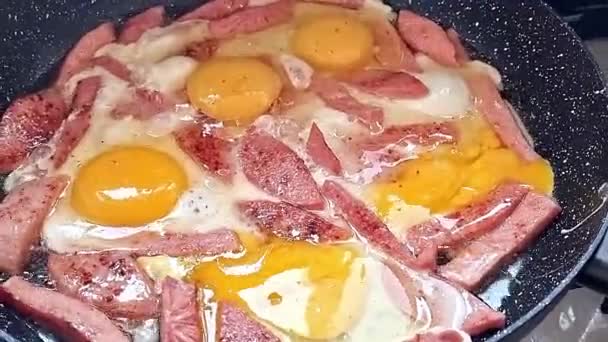 Close Eggs Sausage Being Fried Frying Pan Food — Stock Video