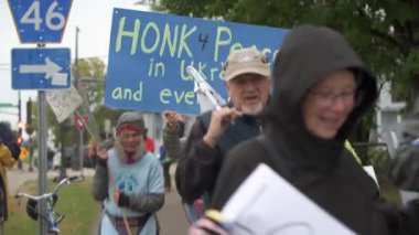 St. Paul, Minnesota 'da. 12 Ekim 2023. Filistin 'le dayanışma göstermek için Minnesota Barış Eylem Koalisyonu, Lockheed Martin' in St. Paul 'deki yeni tesisinin açılışında İsrail' in Gazze 'yi bombalamak için Lockheed ürünlerini kullandığını iddia ederek protesto etti.. 