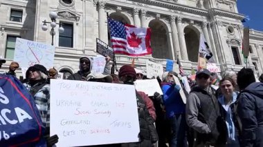 St. Paul, Minnesota 'da. 4-5-25. Ellerinizi kaldırın. Cumhurbaşkanlığı üzerine yapılan gösteri göreve döndükten sonra yeni politikaları gölgede bıraktı.  