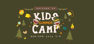 Çizgi film çocukları, orman hayvanları ve yeşil arka planda açık hava macera unsurlarıyla dolu eğlenceli bir yaz kampı posteri.