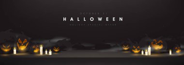 Karanlık Cadılar Bayramı afişi, parlak fenerlerle, sis ve mum ışığıyla ürkütücü mevsimsel tasarım için siyah zemin üzerinde