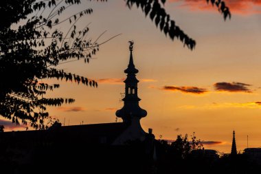Güneş doğarken Bratislava 'da Michael' ın Kulesi