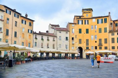 Lucca, Tuscany, Italy. The Piazza dell'Anfiteatro is a square in the city of Lucca, built on the remains of the ancient Roman amphitheater which determine its elliptical shape.