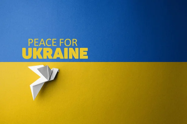 Символ Свободы Белая Бумага Голубь Фоне Флага Украины Синего Желтого — стоковое фото
