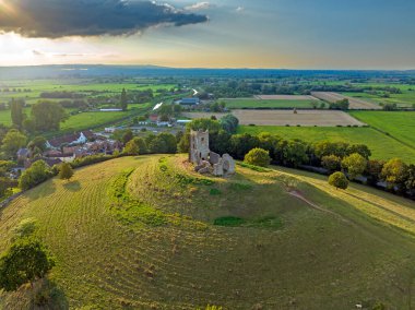 Somerset seviyesinde yer alan Burrow Mump 'ın İHA görünümü.