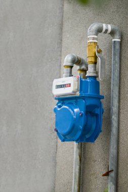 Gaz tüketimini ölçen yerel doğalgaz sayacı.