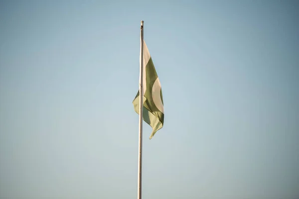 Bandera Nacional Pakistán Ondeando Cielo Azul Con Nubes — Foto de Stock