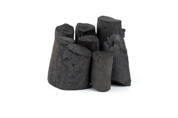 白を基調とした天然の木炭 白い背景に隔離された石炭の山 — ストック写真