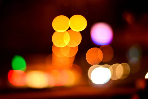 Rozmazané Rozostřené Světlo Noci Abstraktní Rozmazané Vozidlo Přijíždí Noci Městě — Stock fotografie