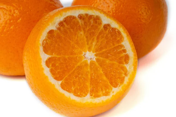 오렌지 열매는 배경에 조각이나 것으로 — 스톡 사진
