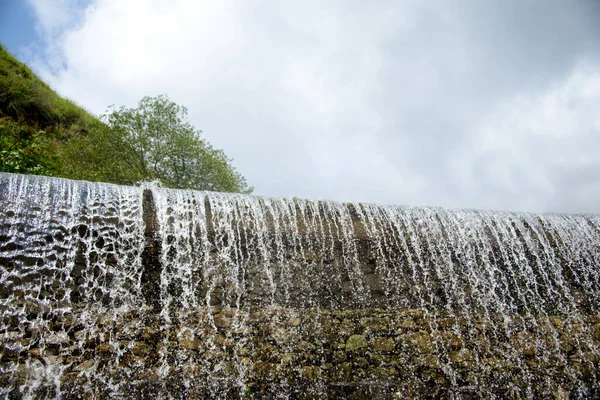 アボッターバードのナティア ガリにあるサムンダー カサ湖の滝の風景 — ストック写真
