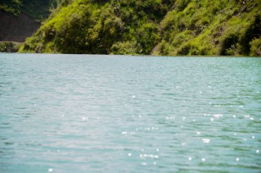 Nathia Gali 'deki Samundar Katha Gölü ve Dağları, Abbottabad, Pakistan.