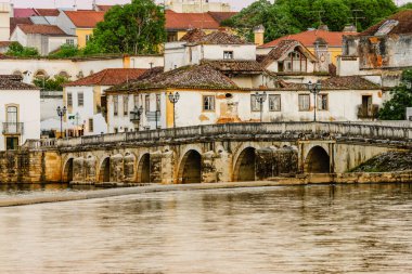 Puente romano sobre el rio Nabao, Tomar, distrito de Santarem, Medio Tejo, Region centro, Portugal, europa