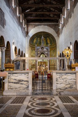 Cosmatesco kaldırım, Cosettin 'deki Aziz Mary, resmi olarak Melkite Yunan-Katolik Kilisesi, Roma, Lazio, İtalya