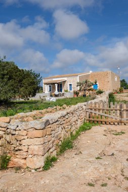 Geleneksel taş duvarlar, tipik kırsal ev, Formentera, Pitiusas Adaları, Balear Community, İspanya