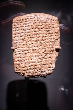 Çivi yazısı olan tablet, lrakata şehrinden gelen mektup, Amenhotep IV / Akhenaten hükümdarlığı, MÖ 1352-1336 arası, İngiliz Müzesi 'nin koleksiyonu El-Amarna' ya söyle, Mısır,