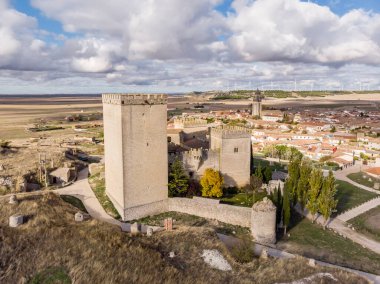 Ampudia Kalesi, 13. yüzyıl, gotik mimari, Palencia, İspanya