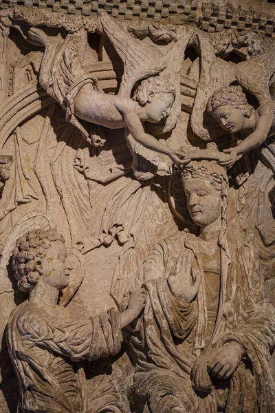 세기에 있었던 마리아의 대관식으로 스페인 부르고스 도밍고 실로스의 큐레이터 — 스톡 사진